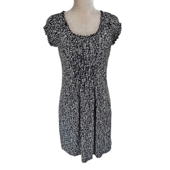 MICHAEL Michael Kors Dresses & Skirts - MICHAEL KORS Women Animal Print Black & White Elastic sleeve Dress - size L